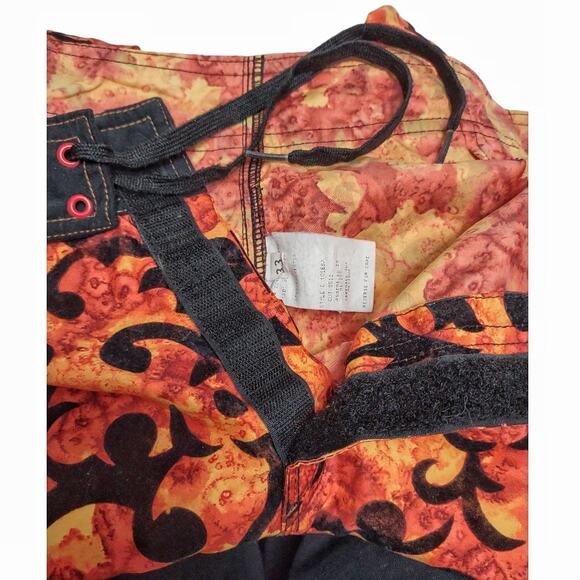 QUICKSILVER Men's Boardshorts Size 33 Fire Flame Print with Black Velvet Overlay - Picture 7 of 9